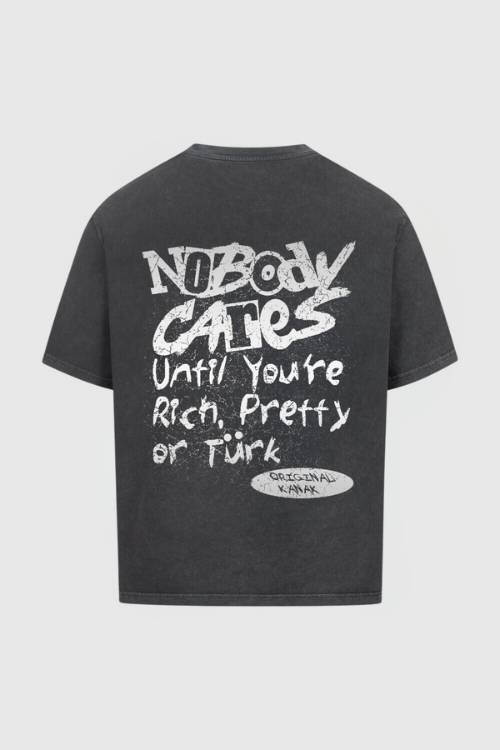 NOBODY CARES - Oversized Shirt