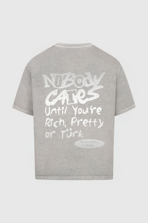 NOBODY CARES - Oversized Shirt