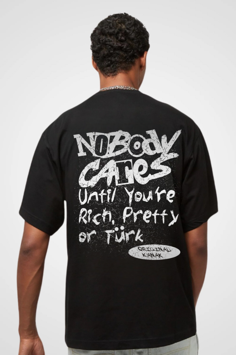 NOBODY CARES - Oversized Shirt